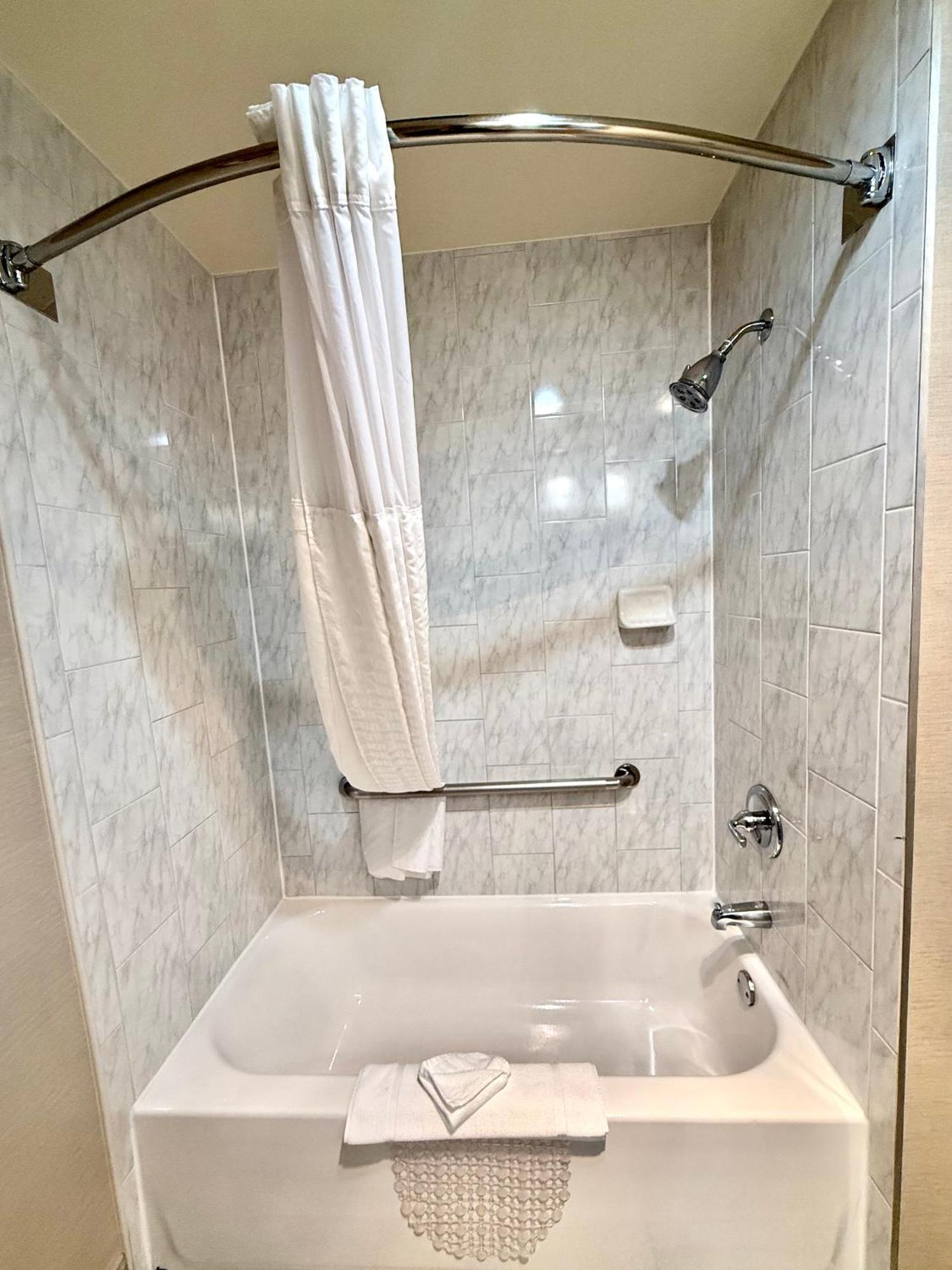 Suite Lit Queen-Size – Non-Fumeurs