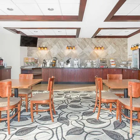 Ramada By Wyndham Denver International Airport-2